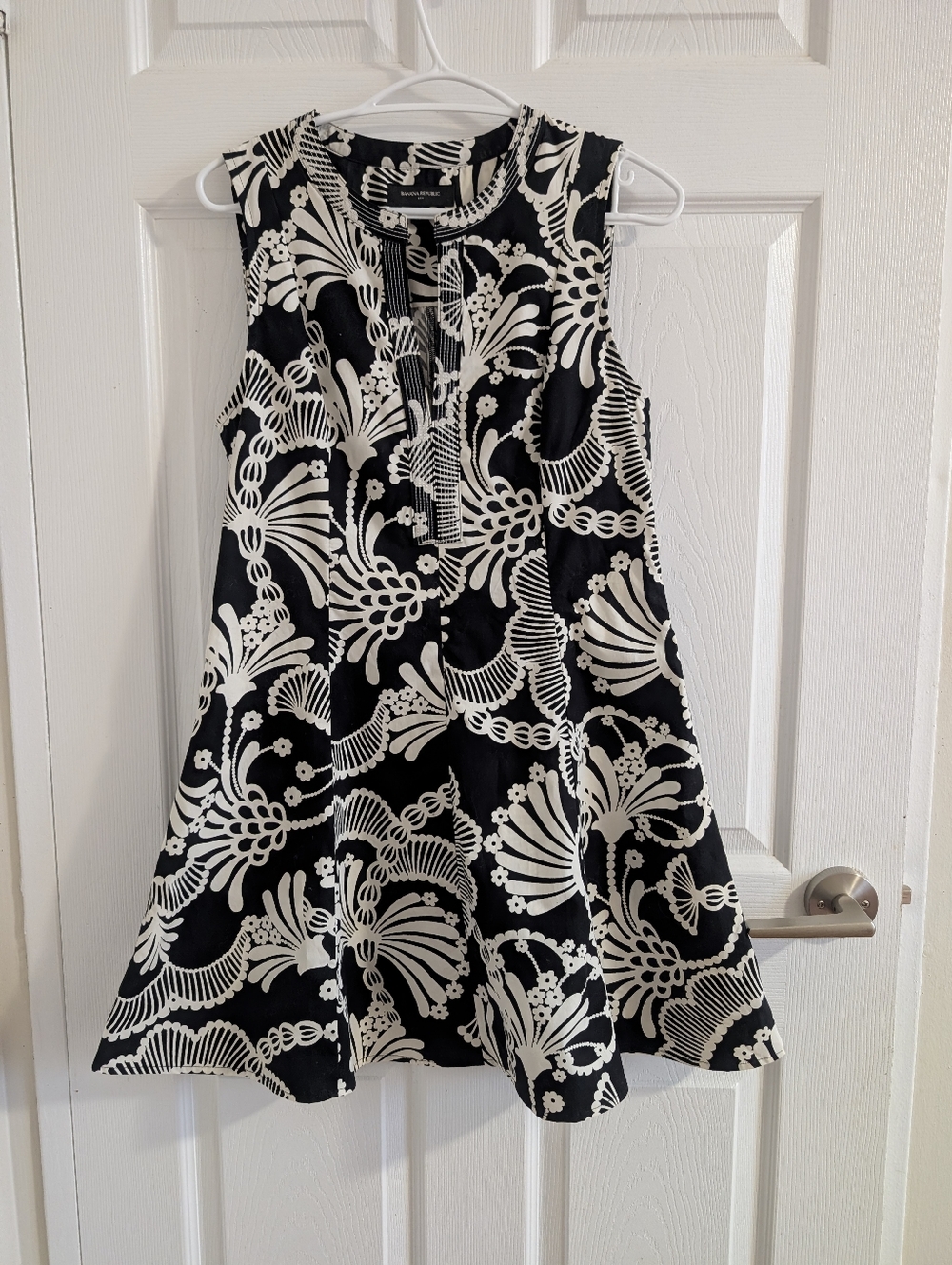 Banana Republic Black White Floral Cotton Mini Chic Dress Modest Quiet Luxury 2